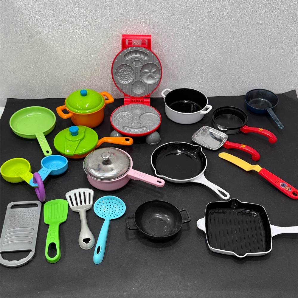 Kid's toy cooking pots and pans food kitchen playset- PRICE FIRM